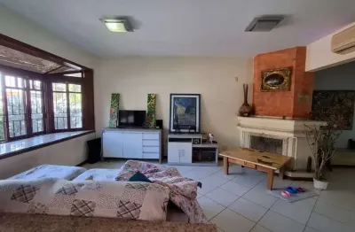 Casa com 3 quartos para alugar na rua comendador creidy, 60, chácara das pedras, porto alegre por r$ 6.200