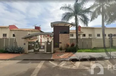 Sobrado de condomínio  com quintal- residencial villas do atlântico