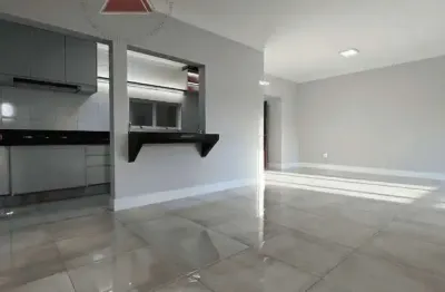 Apartamento à venda com, 3 dormitórios, 1 suíte, 2 banheiros, sacada, no edifício pomplano no centr