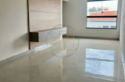 Cobertura á venda com 3 suítes, 5 banheiros, armários planejados, terraço com área gourmet. bairro