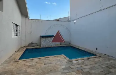 Casa à venda com, 3 dormitório, 1 suítes, salas de tv, jantar e estar, cozinha, banheiro, piscina,