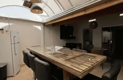 Sobrado à venda com, 3 dormitórios, 1 suíte, 2 banheiros, área gourmet, 3 vagas garagem, no bairro