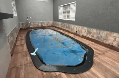 Casa à venda com 3 dormitórios (1 suíte), espaço p/ home-office, piscina, armários planejados e áre