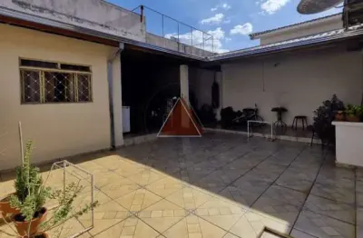 Casa à venda com, 3 dormitórios sendo 1 suite, sala, cozinha, banheiro social, área goumert, lavand