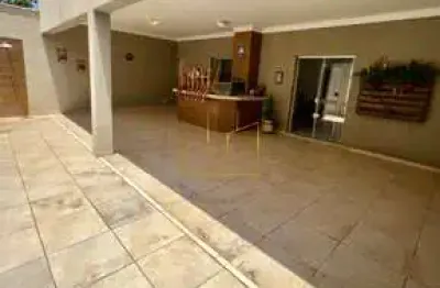 Casa à venda de 142 m² com 3 dorm. (sendo 1 suíte), 3 vagas, área gourmet,  armários e quintal no b