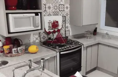 Casa à venda com, 3 dormitórios sendo 1 suíte, salas de tv, jantar, estar, armários na cozinha, no