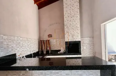 Casa á venda com 03 dormitórios (1 suíte), área gourmet completa, garagem p/ 3 carros, armários pla