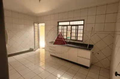 Casa à venda com, 3 dormitorios sendo 1 suíte, sala ampla, cozinha, 3 vagas cobertas, com edícula,