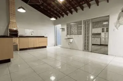 Casa à venda com, 3 dormitórios, 1 suíte, 2 banheiros, varanda gourmet, área de serviço, 3 vagas de