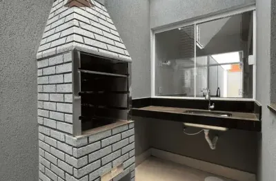 Casa à venda com, 2 domitórios, 1 suíte, 2 banheiros, área goumet, 2 vagas garagem coberta, amplo q