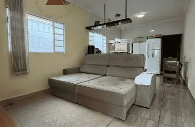 Casa à venda com, 2 dormitórios, 1 banheiro, 2 vagas garagem, sala tv, cozinha ampla, no bairro res