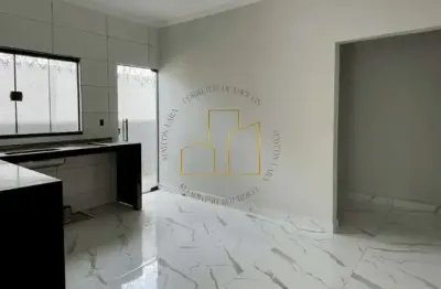 Casa á venda com 2 dormitórios, terreno inteiro, espaço para o 3º  dormitório com closet, garagem p