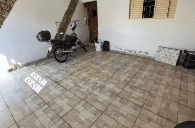 Casa á venda, oportunidade (preço de apartamento), com 02 dormitórios, 02 vagas de garagem e área g