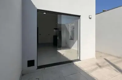 Casa á venda, com 3 dormitórios ( 1 suíte),  sala de de jantar e cozinha americana, ambientes amplo