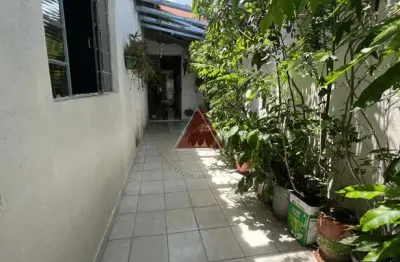 Casa à venda, com 3 dormitórios, salas de tv e jantar, área gourmet (nova) e casa central. analisa