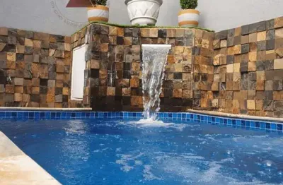 Casa à venda com, 3 dormitórios, 3 suítes, piscina, churrasqueira, varanda, área gourmet, no bairro