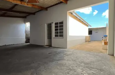Casa para venda e locação com, 2 Dormitórios, 1 Banheiro, Garagem Coberta, Lavanderia, No Bairro Co