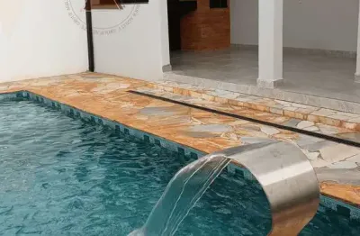 Casa à venda com, 4 Dormitórios, 2 Suítes, 3 Banheiros, Garagem Ampla, Piscina, Churrasqueira, No B