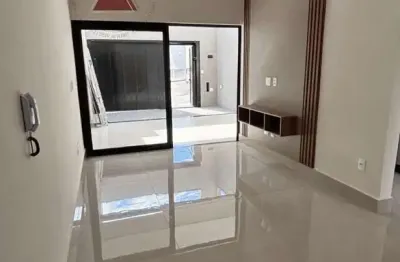 Casa à venda com, 2 Dormitórios, 1 Suíte, 2 banheiros, 2 vagas de Garagem, Móveis Planejados, No Ba