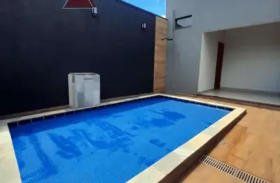 Casa à venda com, 3 Dormitórios, 1 Suíte, 2 Banheiros, Garagem para 2 carros, Piscina Aquecida, No