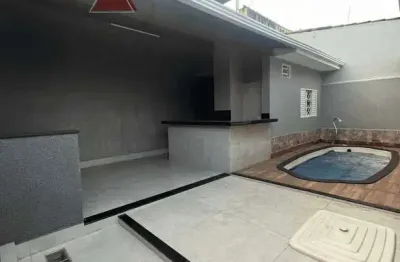 Casa à venda com, 3 Dormitórios, 1 Suíte, 2 Banheiros, 2 Vagas de Garagem, Churrasqueira, Piscina,