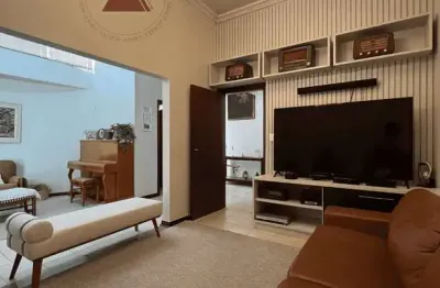 Sobrado à venda com, 3 Dormitórios, 3 Suítes, Ar-condicionado, Quntal Grande, 3 Vagas de Garagem Co