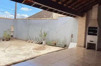 Casa à venda com, 2 Dormitórios, 1 Suíte, 2 Banheiros, 2 Vagas de Garagem, Varanda, Churrasqueira,