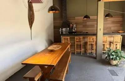 Casa à venda com, 3 Dormitórios, 2 Banheiros, Churrasqueira, Área Gourmet, 3 Vagas de Garagem, No B