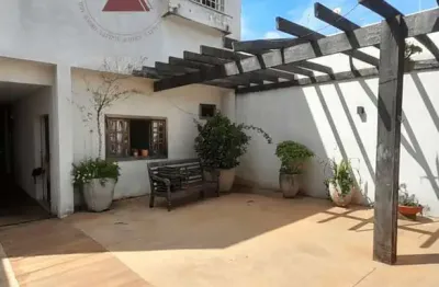 Sobrado para locação com, 5 Dormitorios, 2 Suítes, Salão, Sala, 2 Cozinhas, Garagem para 6 veiculos