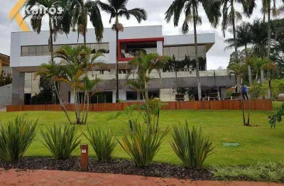 Suntuosa mansão com 1.312m² edificados em um terreno beira lago na ql 6 do lago sul.