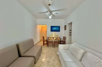 Apartamento à venda na praia das pitangueiras, centro do guarujá, ótima localização próximo ao comércio da região, imóvel amplo e confortável, claro e