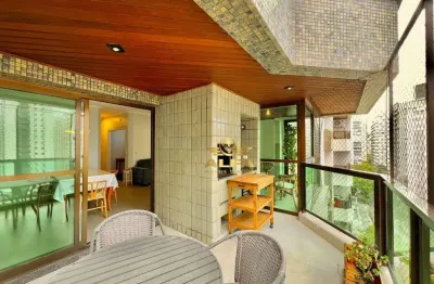 Apartamento reformado com churrasqueira à venda na praia das pitangueiras – guarujá/sp | alfa imóveis guarujá