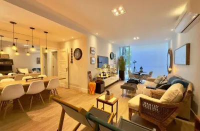 Apartamento reformado com sacada na praia das pitangueiras – guarujá/sp | alfa imóveis guarujá