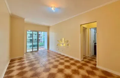 Apartamento a 3 quadras da praia da enseada, confortável e bem localizado | alfa imóveis guarujá