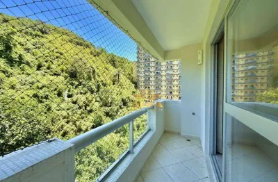 Apartamento reformado beira-mar com sacada na Praia das Pitangueiras – Alfa Imóveis Guarujá