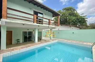 Casa ampla com piscina e espaço gourmet no Jardim Pernambuco, próximo à Praia de Pernambuco – Alfa Imóveis Guarujá
