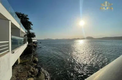 Casa reformada e decorada de frente para o mar  com 3 suítes - península, guarujá.