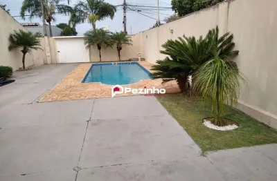 Lindíssima edícula, com 2 dormitórios sendo 1 suite, piscina, area livre, murada, portão eletrônico, próximo a supermercados, academias, escolas!