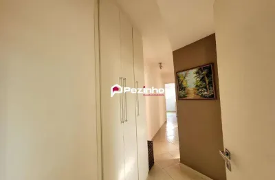 Pensou em  segurança, temos uma linda casa em condomínio fechado 4 quartos, aquecedor,1 suite, sauna, piscina, churrasqueira, garagem para 2 carros