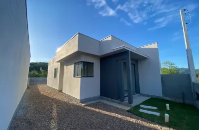 Casa nova no bairro mulde — 2 quartos, acabamento de alto padrão e localização estratégica entre indaial e blumenau.