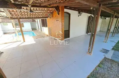 Excelente Casa Linear de Condomínio 3 Quartos com terreno e Piscina Anil.