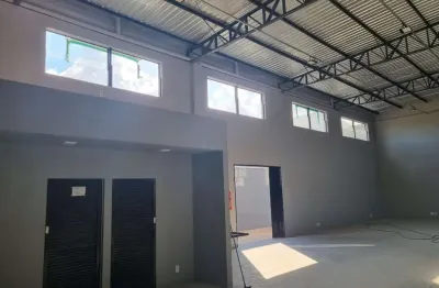 Salão comercial amplo – 216m² + mezanino | próximo ao figueira ii