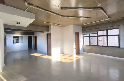 Salas comerciais amplas com 3 banheiros para alugar no centro – ideal para escritórios, consultórios e empresas