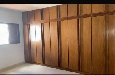 Imóveis comerciais e 4 banheiros para alugar em parque industrial