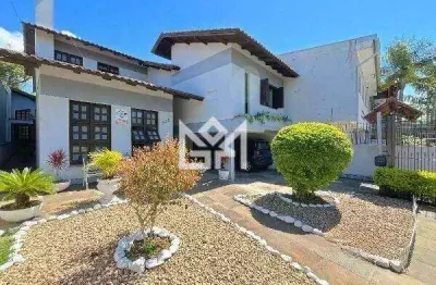 Casa à venda no bairro Camaquã, em Porto Alegre ? Ampla, aconchegante e bem localizada