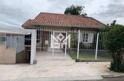 Casa espaçosa com piscina e 4 dormitórios à venda no bom sucesso