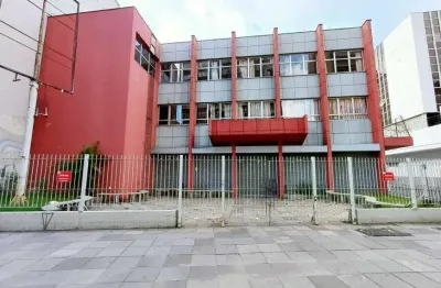 Prédio comercial de 3 andares com 6 banheiros no Centro de Porto Alegre