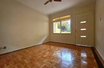 Casa com 3 quartos para alugar no Medianeira, Porto Alegre 