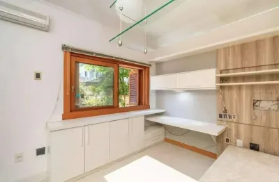 Casa com 3 quartos para alugar no Pedra Redonda, Porto Alegre 