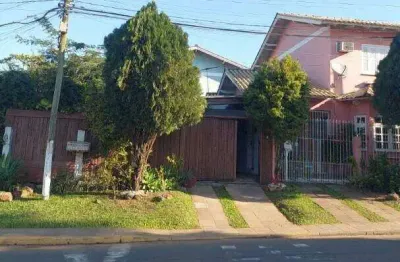 Casa semi mobiliada com lareira e duas churrasqueiras no santa cruz